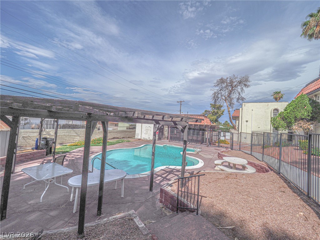 1370 Vegas Valley Drive 43 Property Photo 5