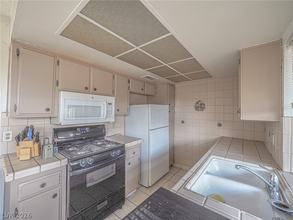 1370 Vegas Valley Drive 43 Property Photo 42