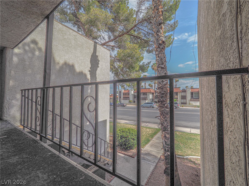 1370 Vegas Valley Drive 44 Property Photo 6