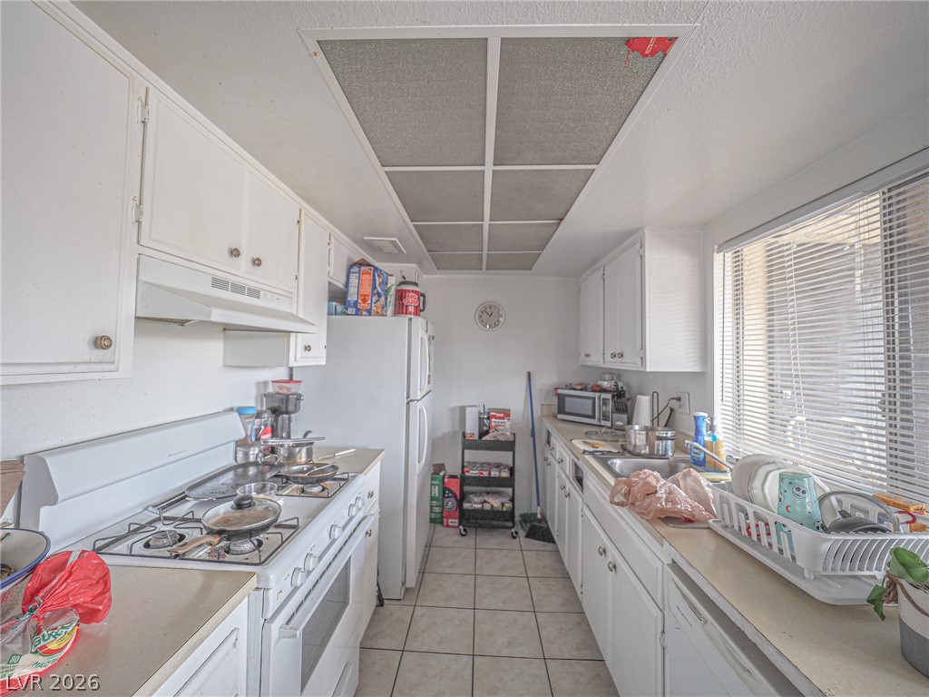1370 Vegas Valley Drive 44 Property Photo 14