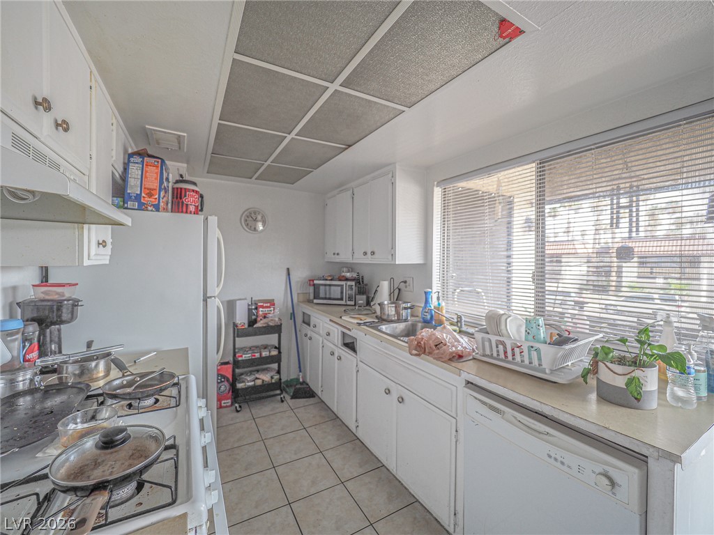 1370 Vegas Valley Drive 44 Property Photo 15