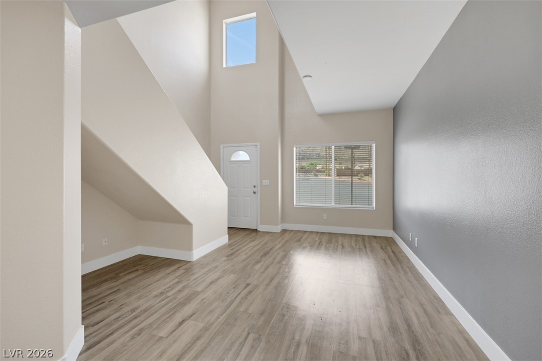 488 Parrot Beak Property Photo 3