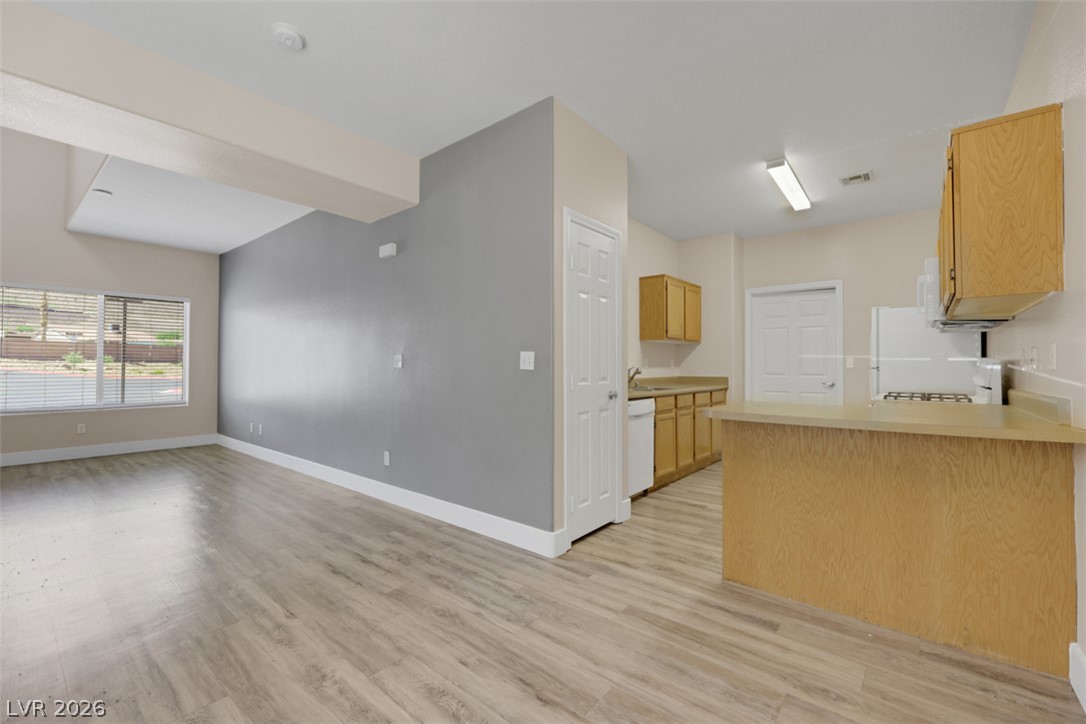 488 Parrot Beak Property Photo 6