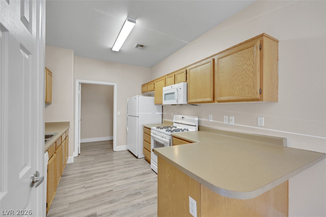 488 Parrot Beak Property Photo 7