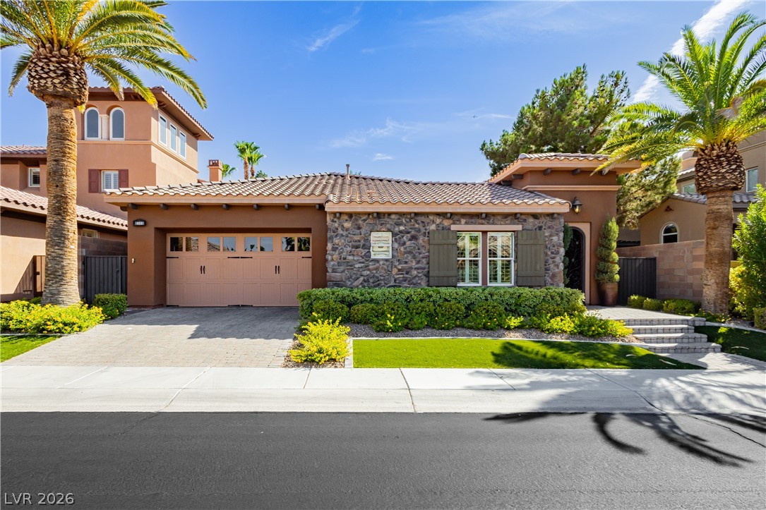 453 Via Palermo Drive Property Photo 1