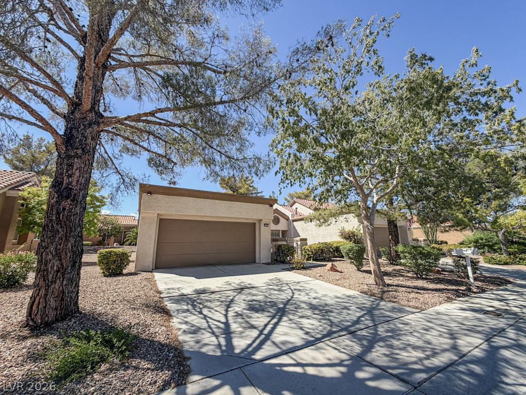 2541 Desert Glen Drive Property Photo 1
