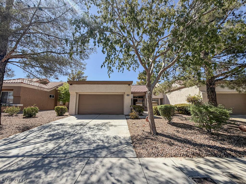 2541 Desert Glen Drive Property Photo 3
