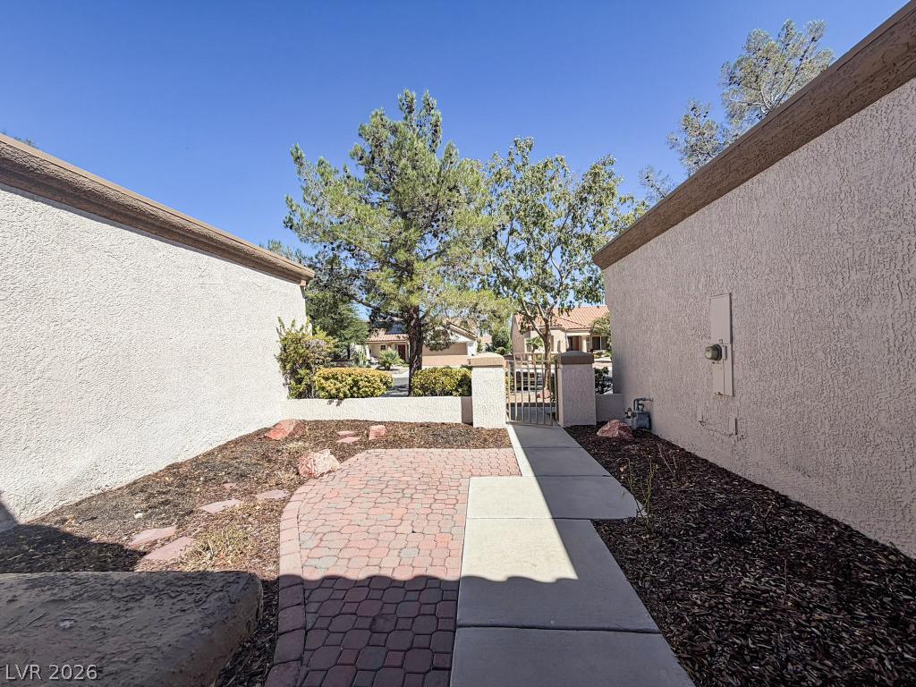 2541 Desert Glen Drive Property Photo 5