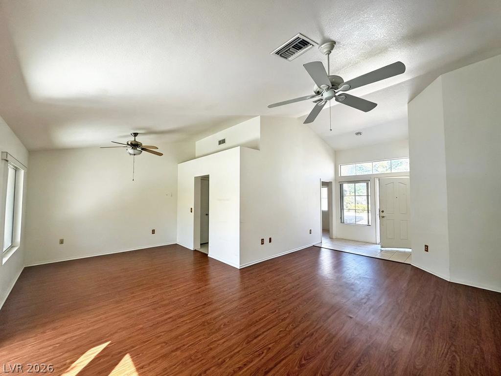 2541 Desert Glen Drive Property Photo 10