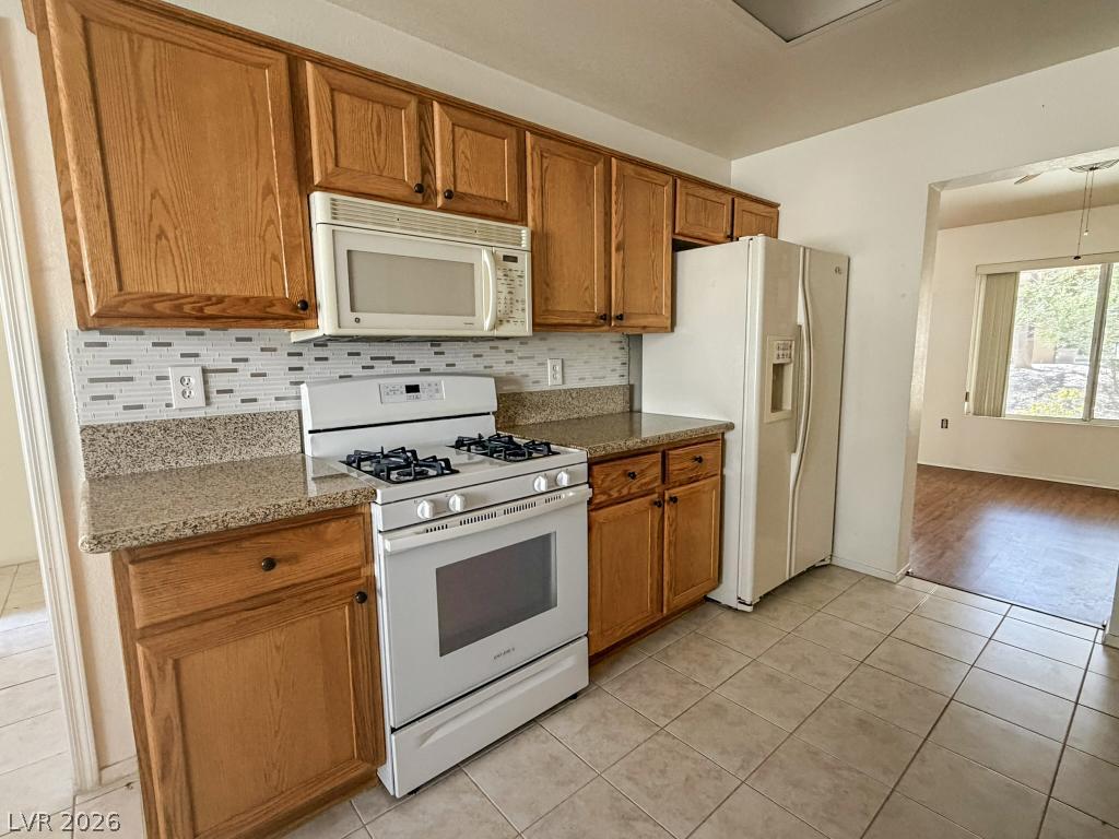 2541 Desert Glen Drive Property Photo 13