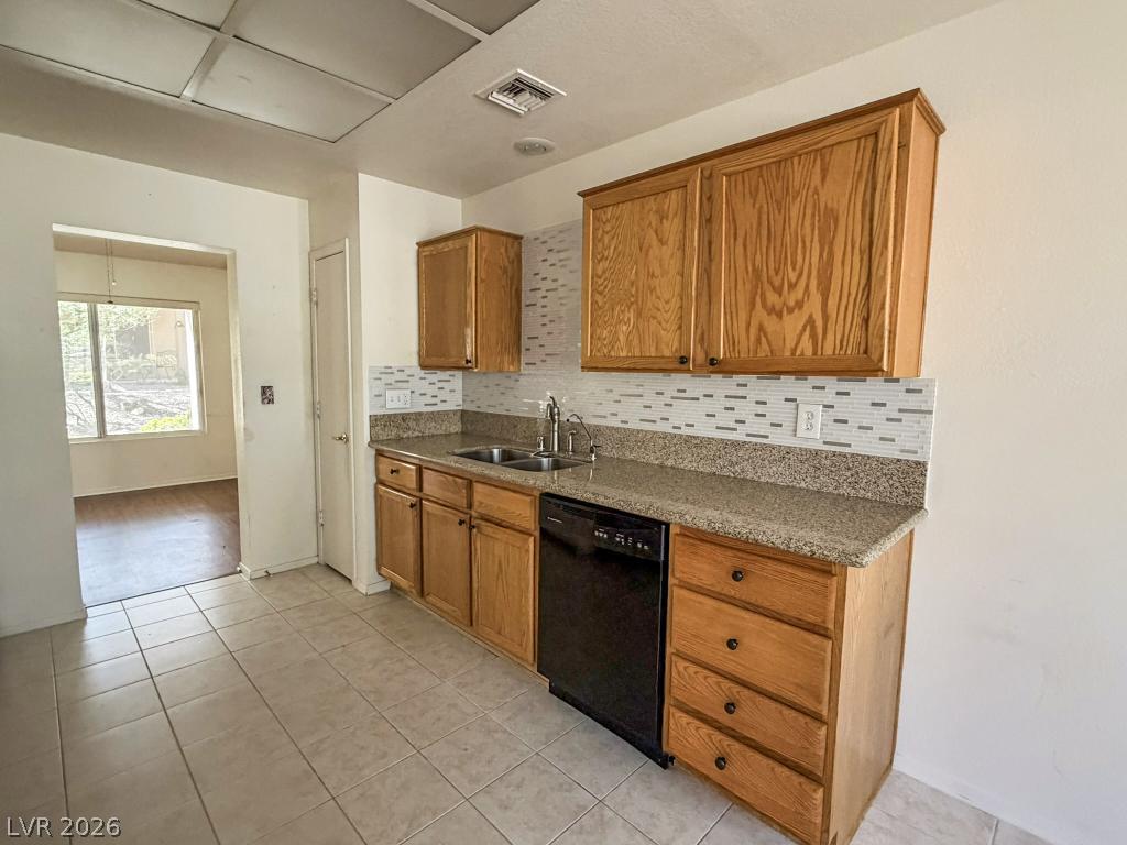 2541 Desert Glen Drive Property Photo 14