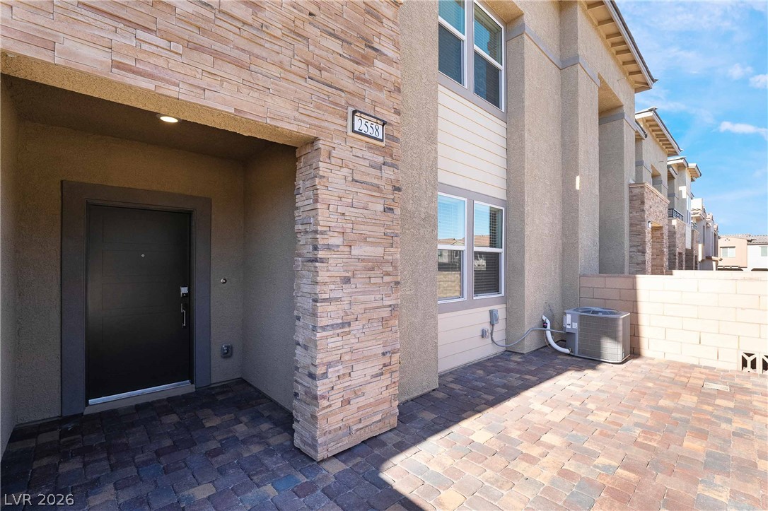 2558 Venetia Pointe Street Property Photo 2