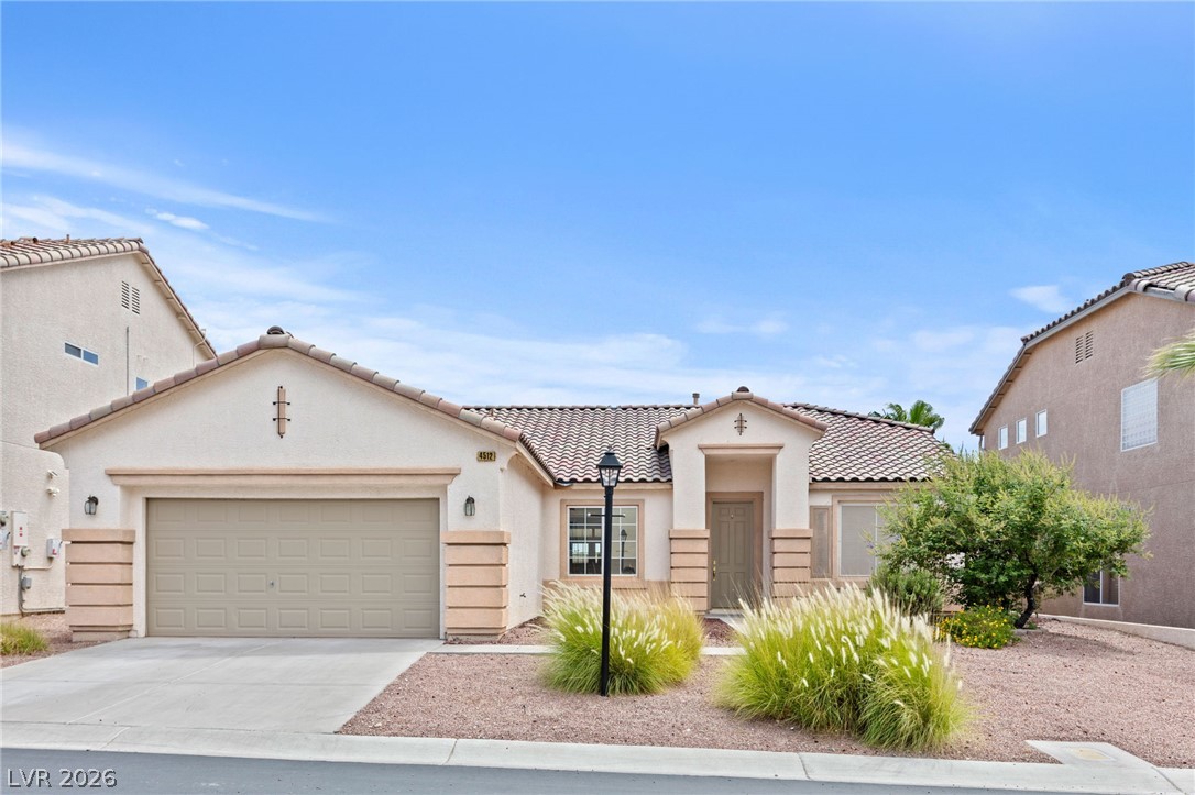 4512 Dawn Peak Street Property Photo 2