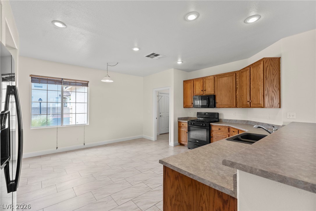4512 Dawn Peak Street Property Photo 12