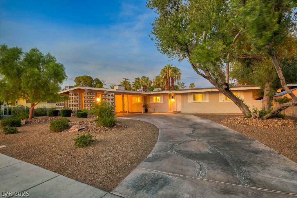 1281 Strong Drive Property Photo 2