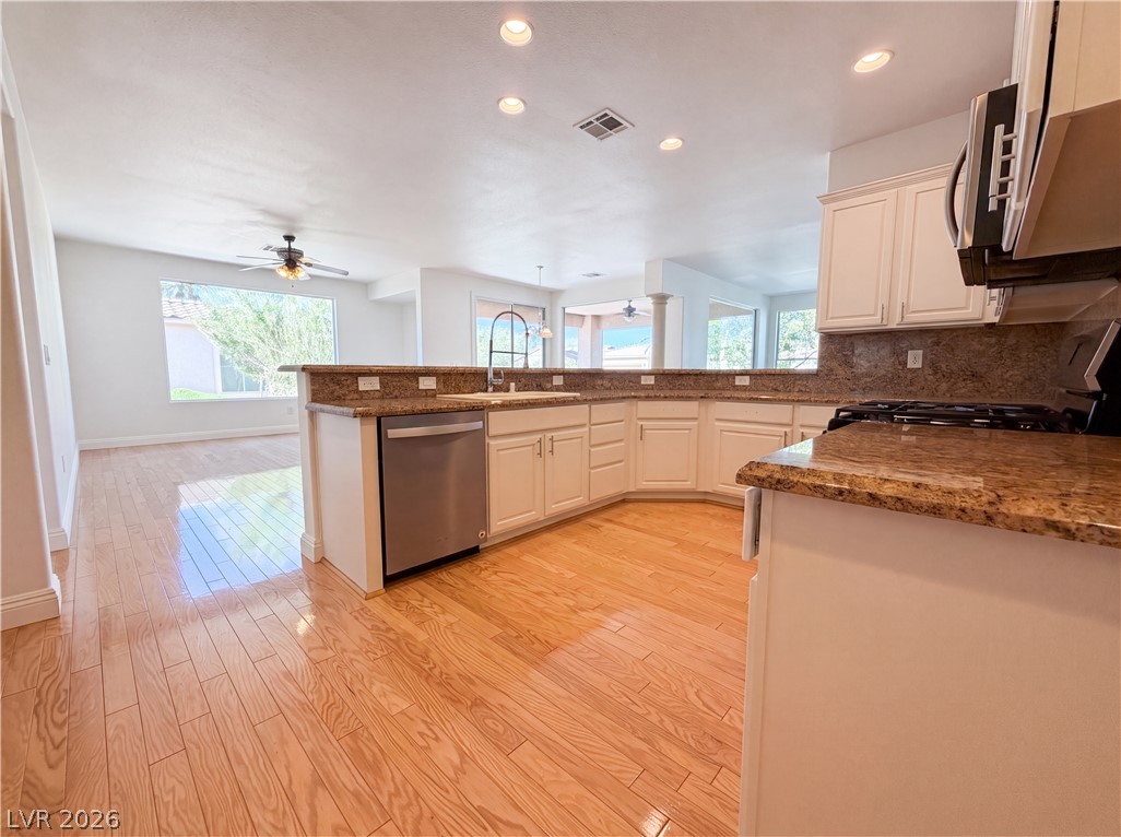 10228 Donde Avenue Property Photo 17