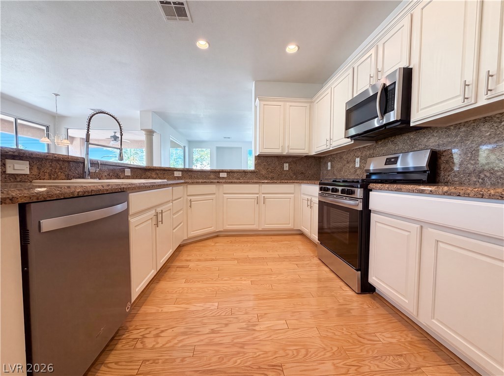 10228 Donde Avenue Property Photo 23
