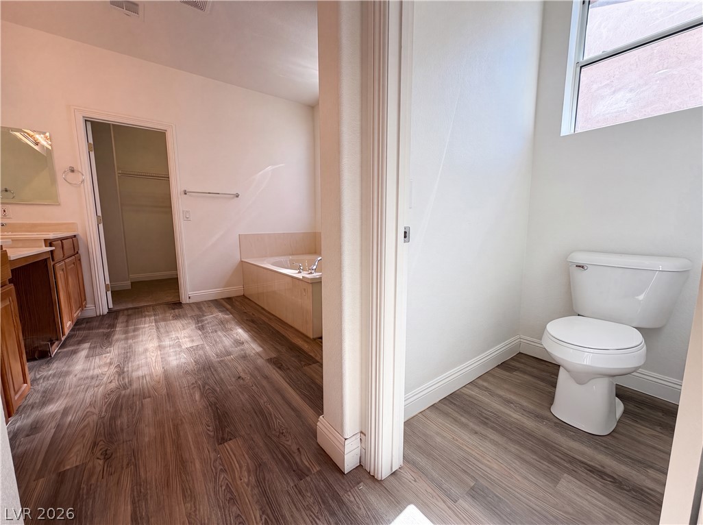 10228 Donde Avenue Property Photo 33