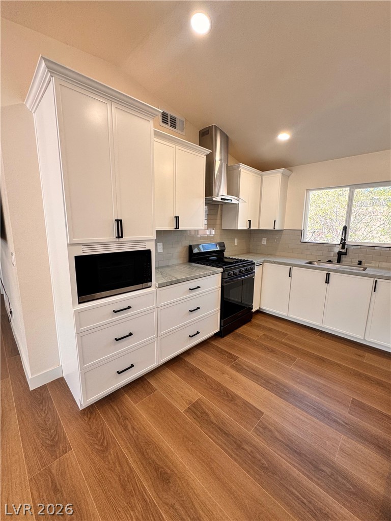 1321 Nadine Way Property Photo 3