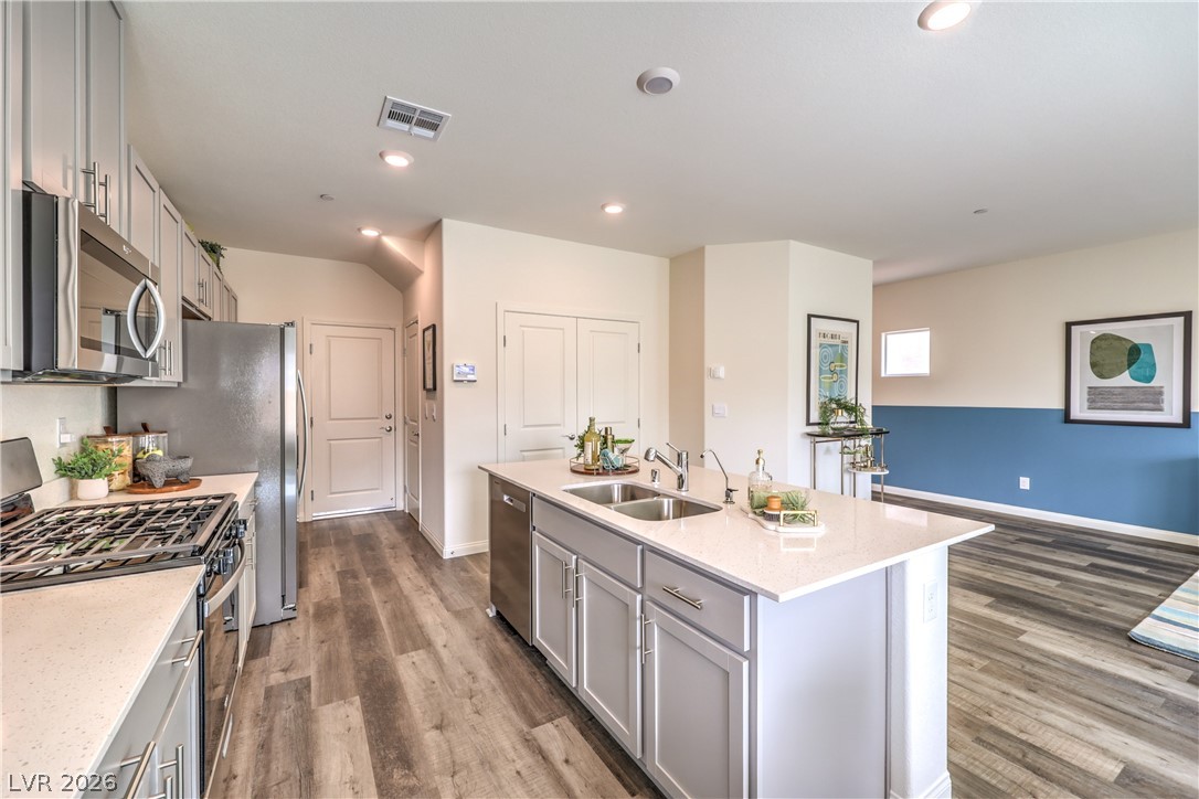 1095 Saffron Toucan Lane Property Photo 8