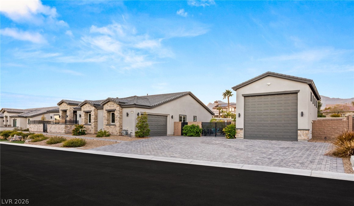 5865 Alice Landing Court Property Photo 3