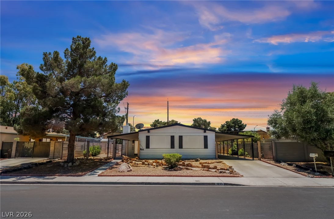 5235 Sir James Way Property Photo 1