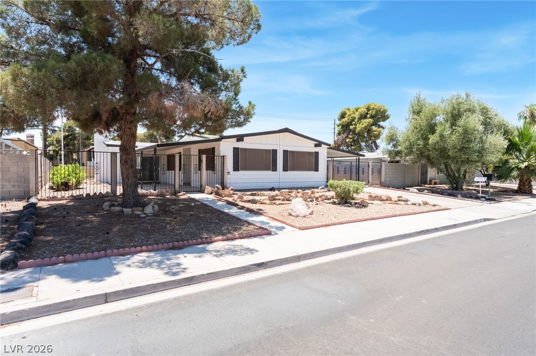 5235 Sir James Way Property Photo 3