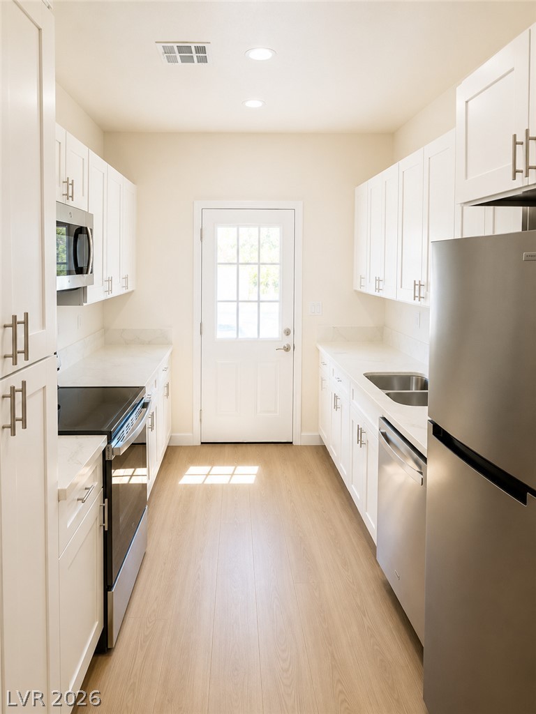 1701 Sycamore Avenue A Property Photo 3