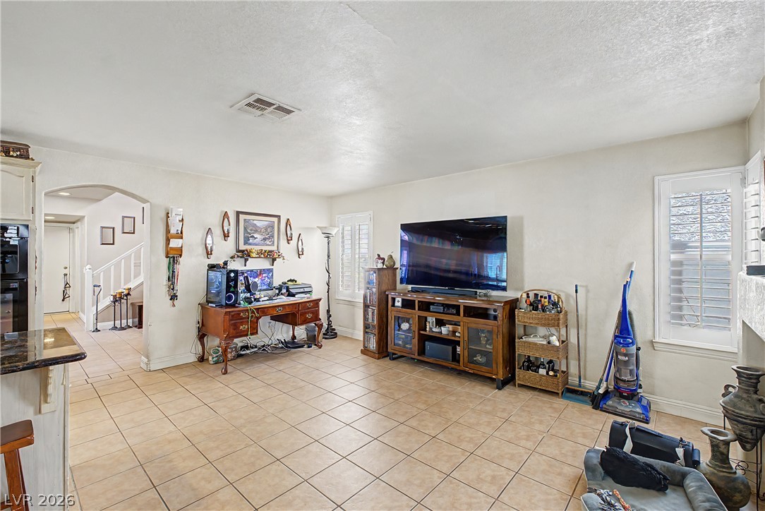 7821 Millhopper Avenue Property Photo 6