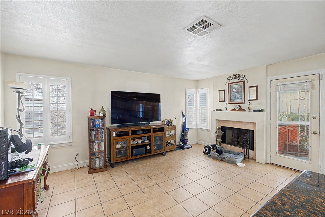 7821 Millhopper Avenue Property Photo 7