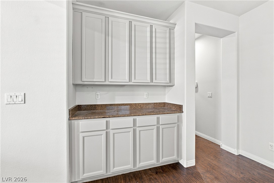 8051 Maple Park Street Property Photo 5