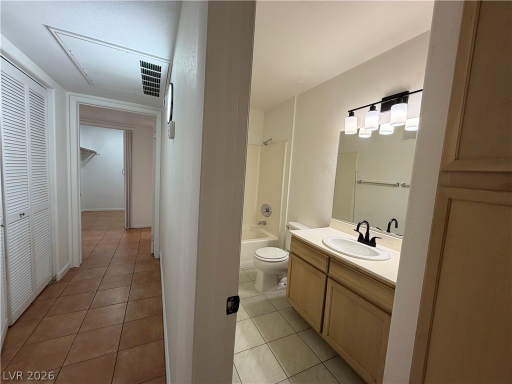 5229 Caspian Springs Drive 102 Property Photo 6