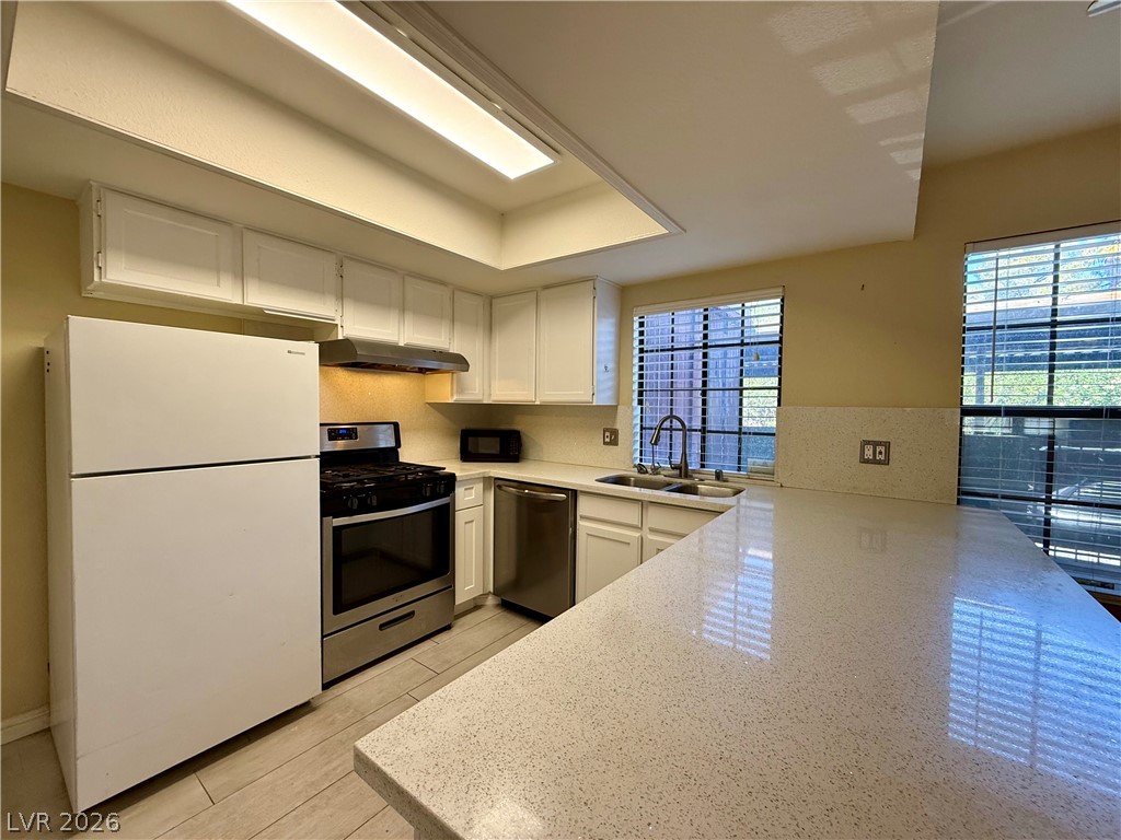 5923 Laredo Street Property Photo 4