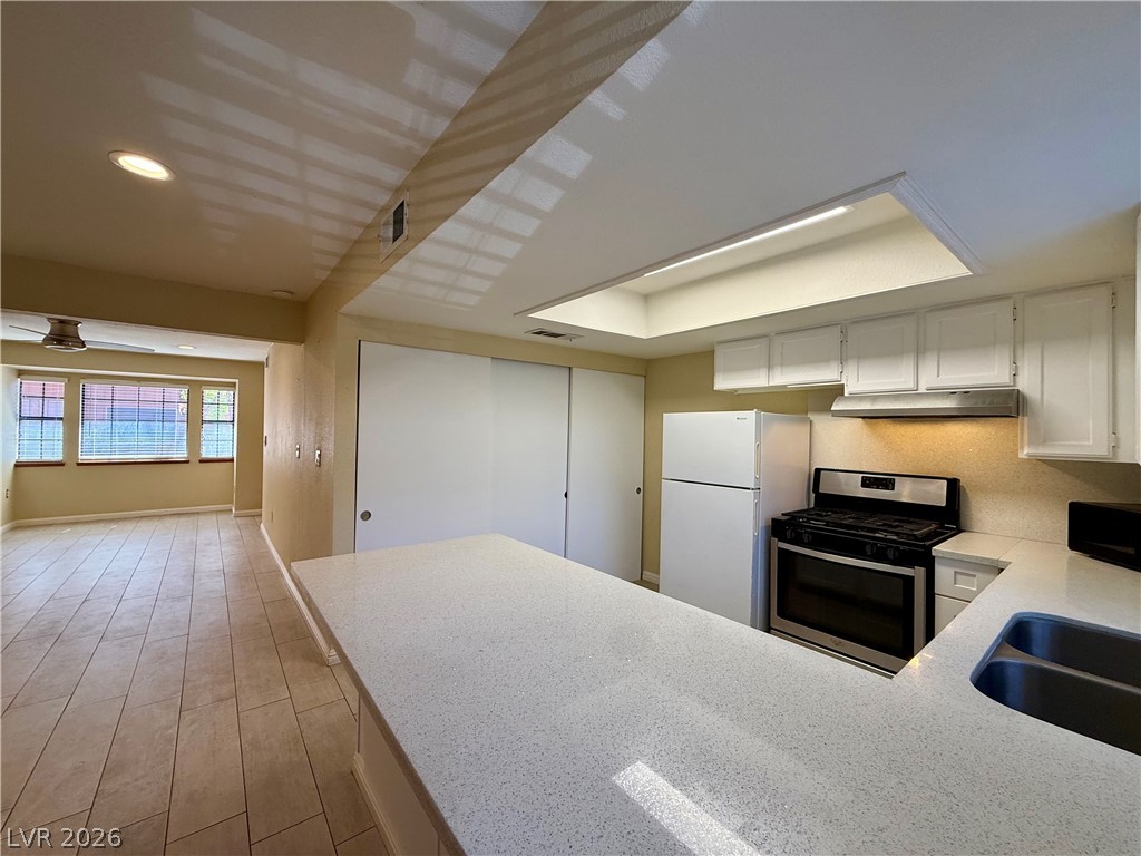 5923 Laredo Street Property Photo 9