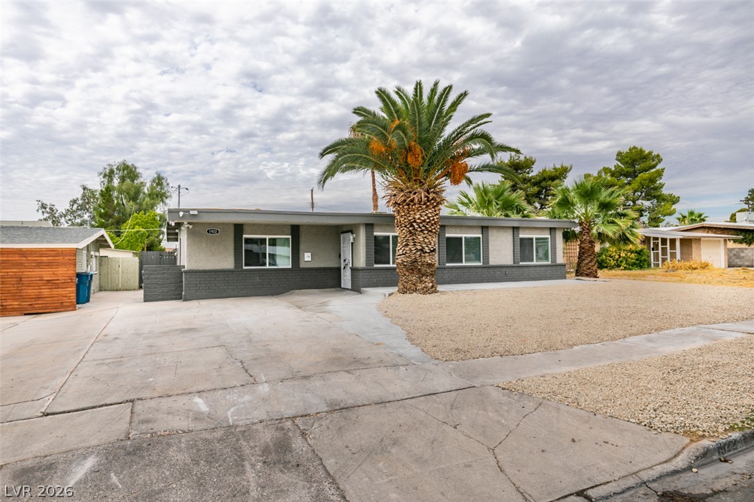 1922 Houston Drive Property Photo 3