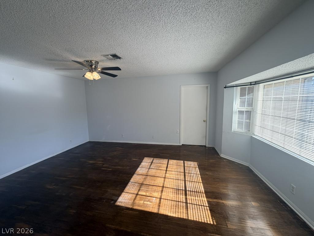 3940 Edgemoor Way Property Photo 4