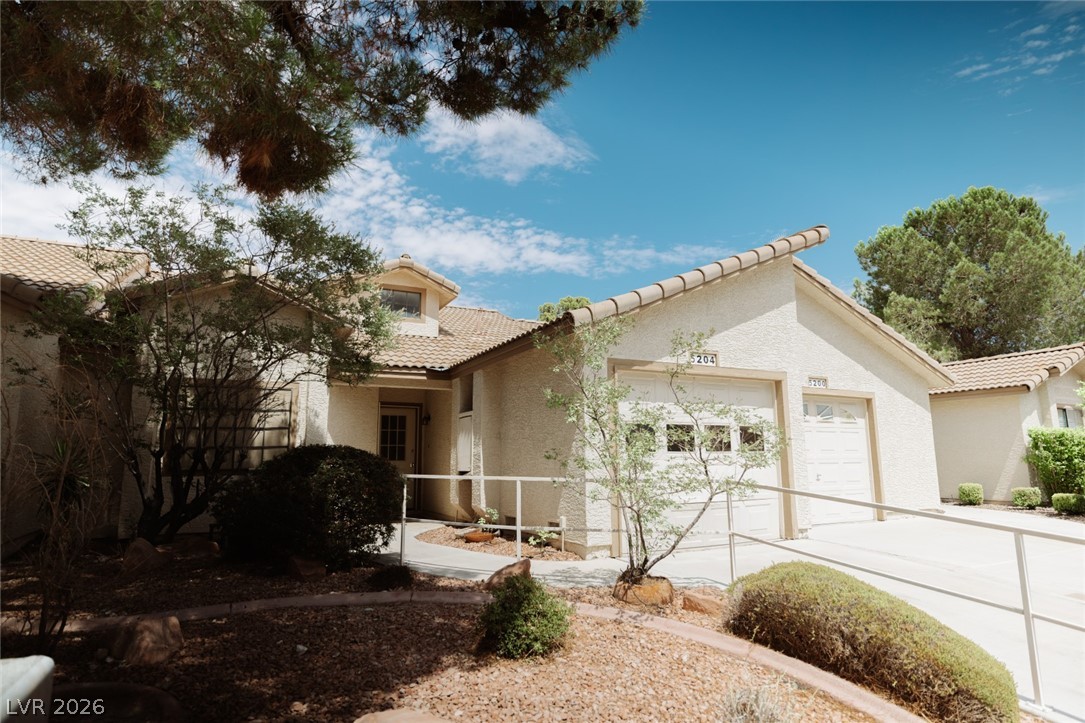 5204 Las Cruces Drive Property Photo 2