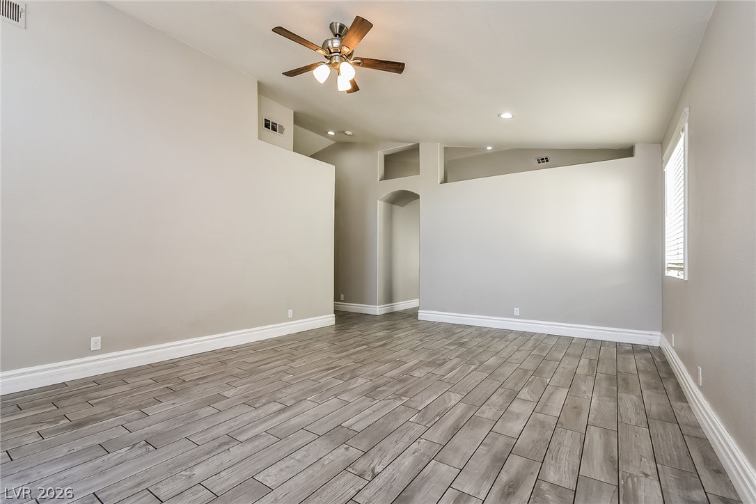 4611 Chestnut Blaze Drive Property Photo 4