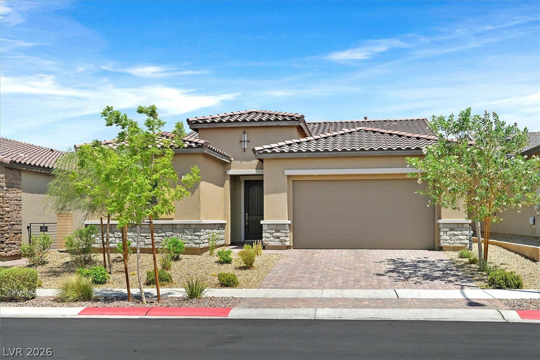 552 Comodo Street Property Photo 1