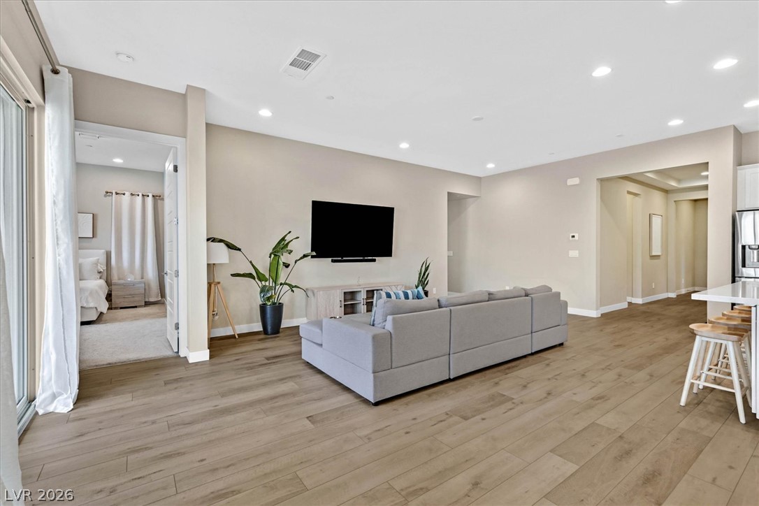 552 Comodo Street Property Photo 12