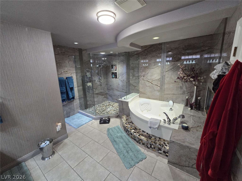 8728 Castle Hill Avenue Property Photo 12