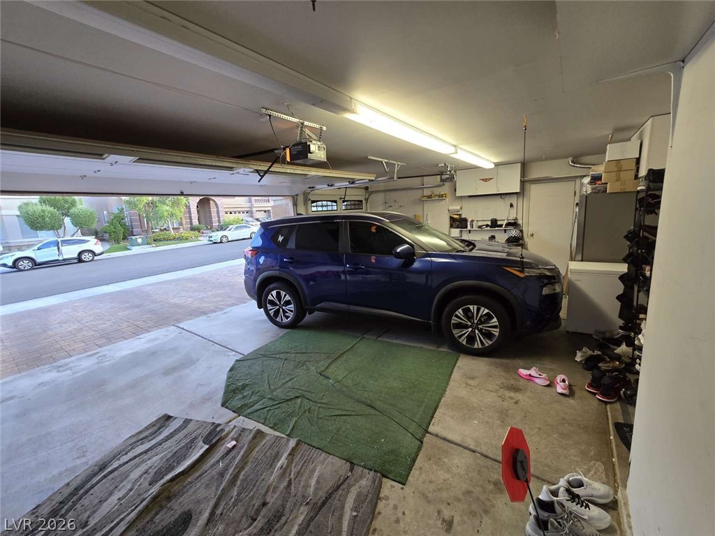 8728 Castle Hill Avenue Property Photo 14