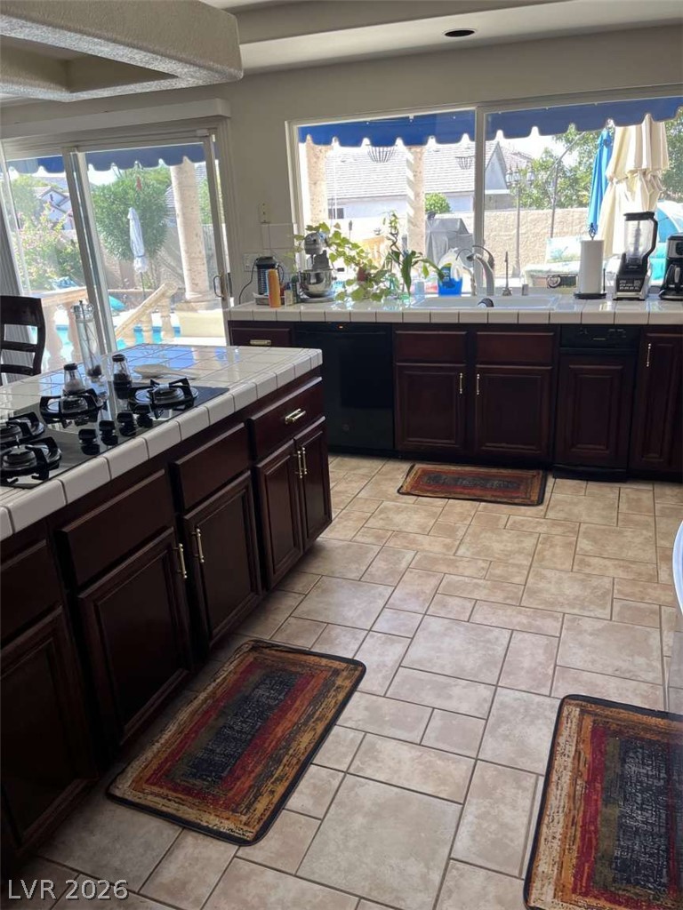 8728 Castle Hill Avenue Property Photo 24