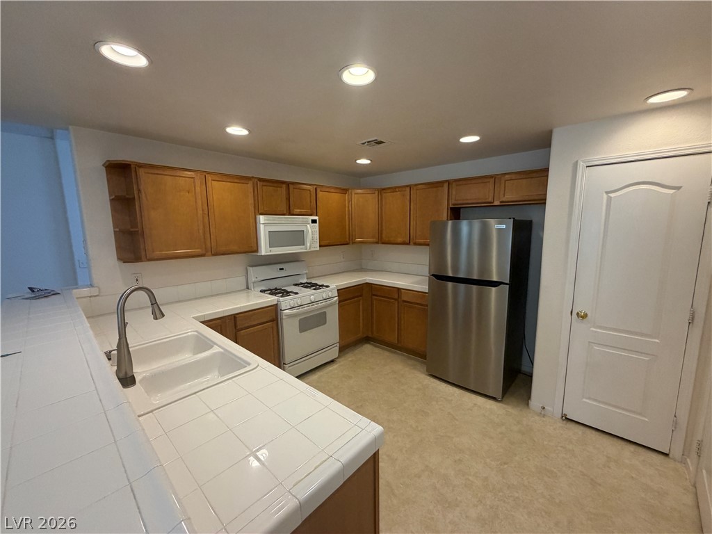 2325 Windmill Parkway 324 Property Photo 18