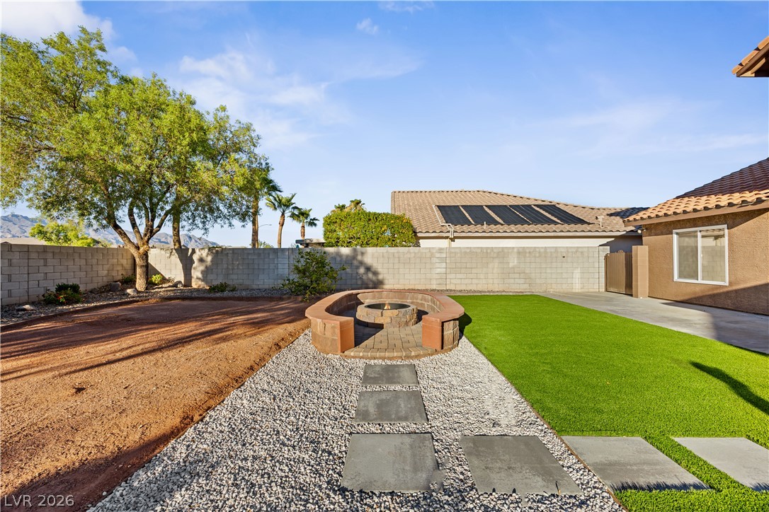 8640 Vivid Violet Avenue Property Photo 8