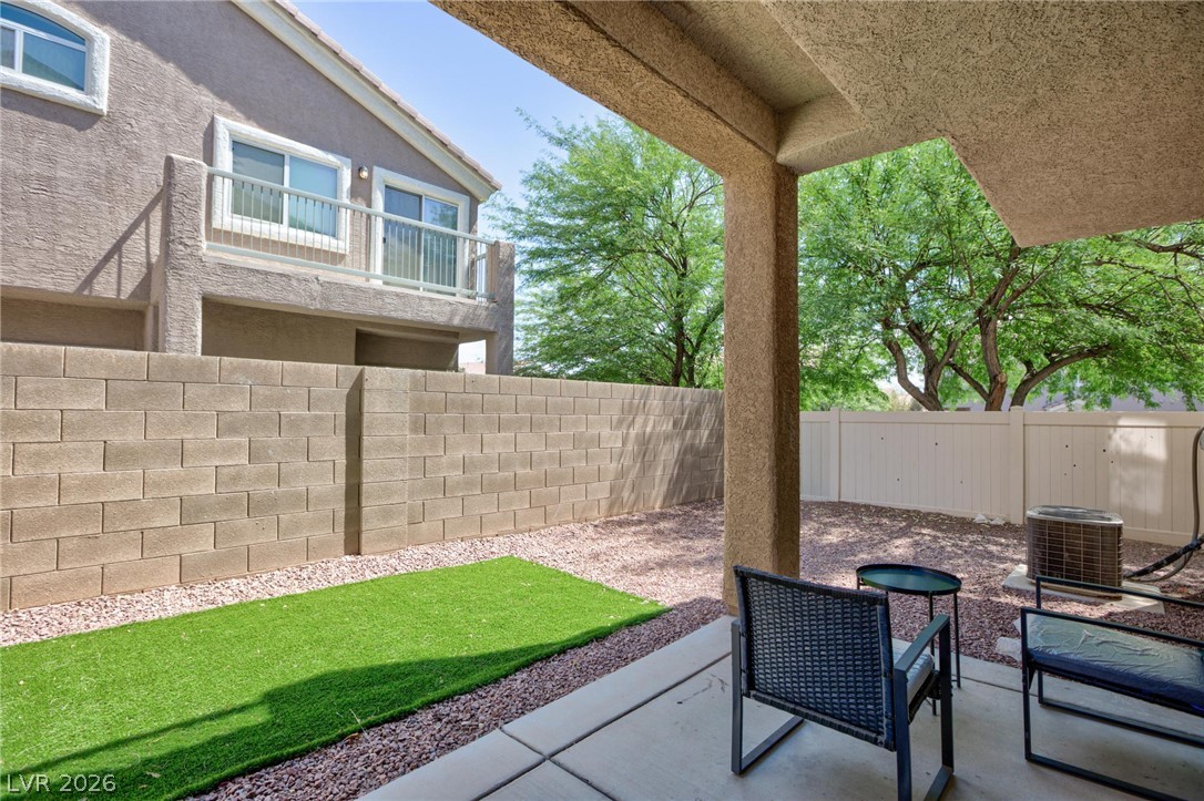 8780 Horizon Wind Avenue 102 Property Photo 2