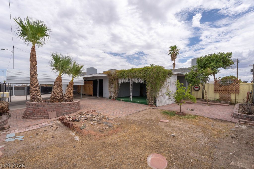 5185 Sun Valley Drive Property Photo 1