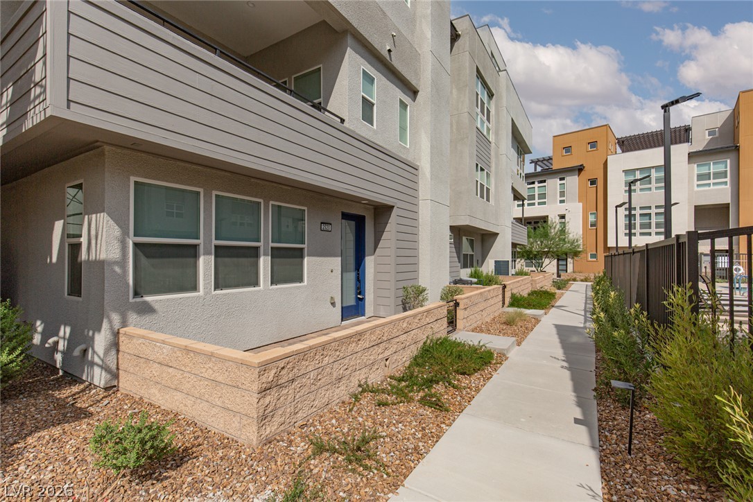 2520 Cracked Stone Street Property Photo 2