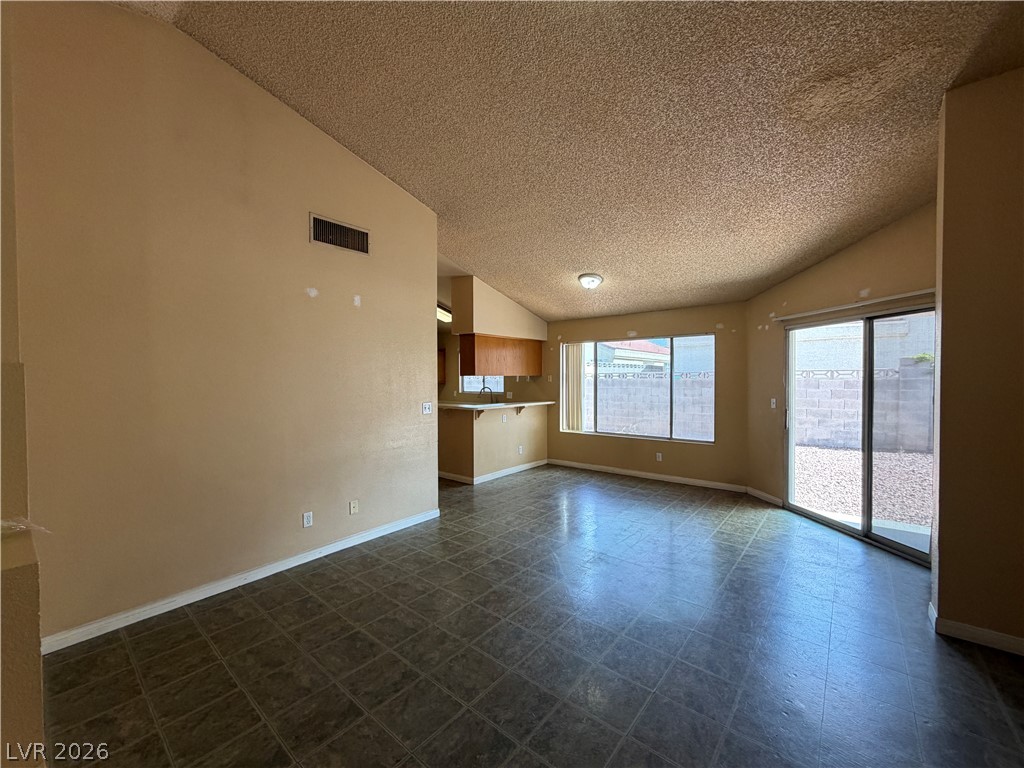 6621 Silvery Avenue Property Photo 4