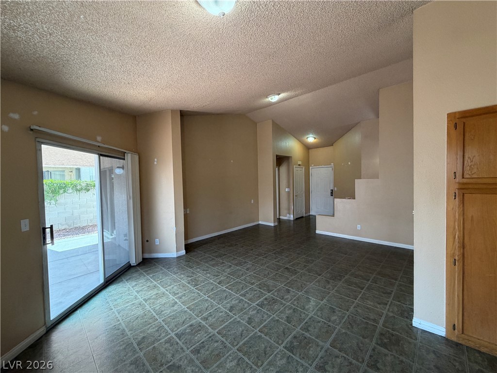 6621 Silvery Avenue Property Photo 6